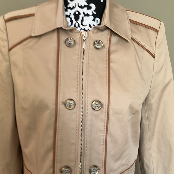 Fun beige and tan White House black market bomber jacket - Picture 2 of 15